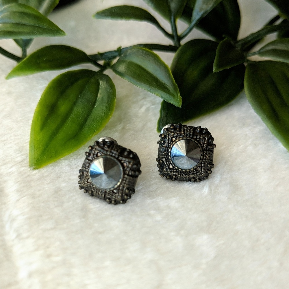 Dark Brown Vintage Look Earrings Diamond Shape